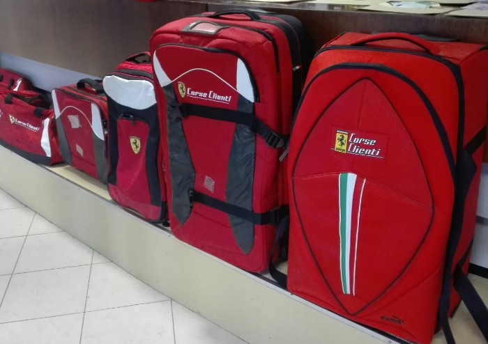 Ricettava e vendeva on-line pezzi originali Ferrari, meccanico bloccato dalla Polizia