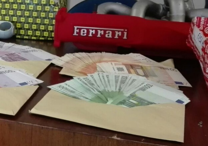 Ricettava e vendeva on-line pezzi originali Ferrari, meccanico bloccato dalla Polizia