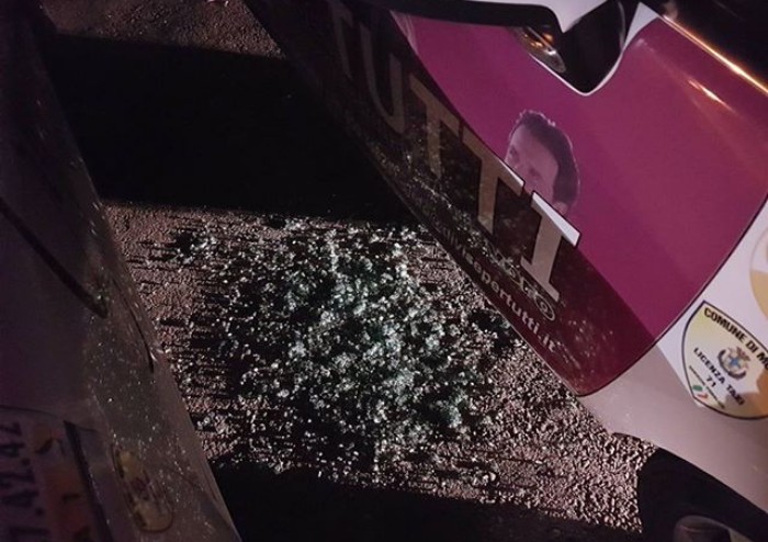 Razzia nei taxi: sette mezzi danneggiati in via Dalton