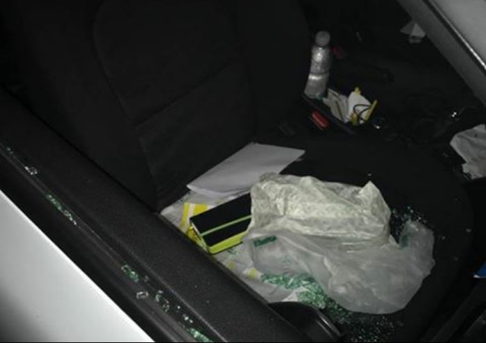 Razzia nei taxi: sette mezzi danneggiati in via Dalton