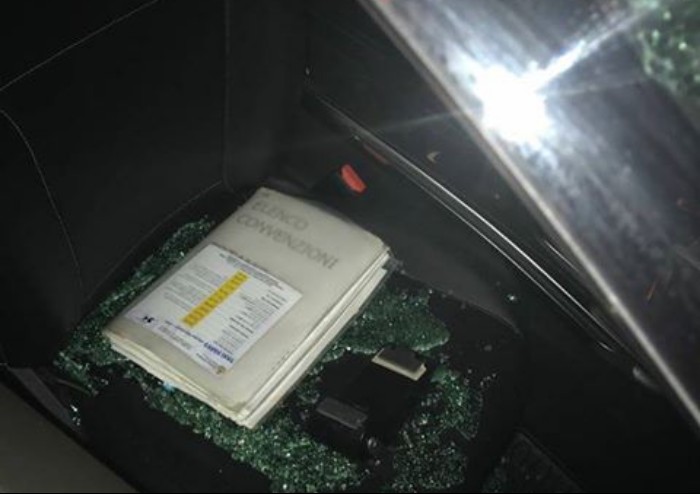 Razzia nei taxi: sette mezzi danneggiati in via Dalton