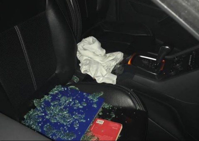 Razzia nei taxi: sette mezzi danneggiati in via Dalton