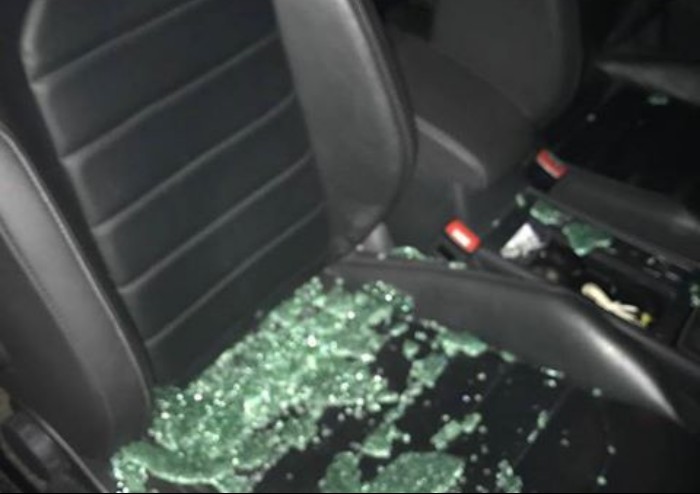 Razzia nei taxi: sette mezzi danneggiati in via Dalton