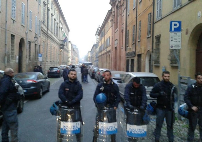 Sgomberato l'ex Cavour, il Guernica: 'Tanto rioccupiamo'