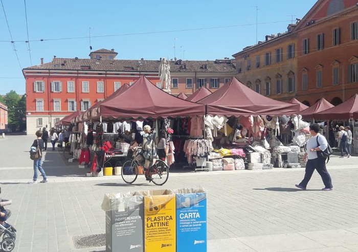 'Mercato di cianfrusaglie in piazza Roma, era più utile il parcheggio'