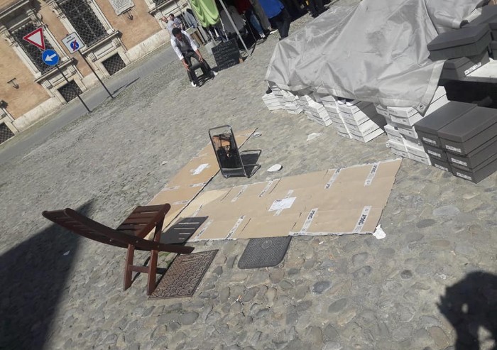 'Mercato di cianfrusaglie in piazza Roma, era più utile il parcheggio'
