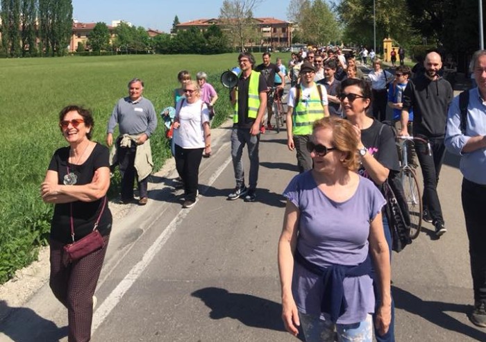Mobastacemento, in centinaia alla passeggiata per 'liberare Vaciglio'