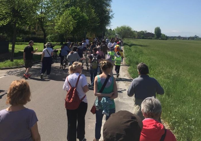 Mobastacemento, in centinaia alla passeggiata per 'liberare Vaciglio'