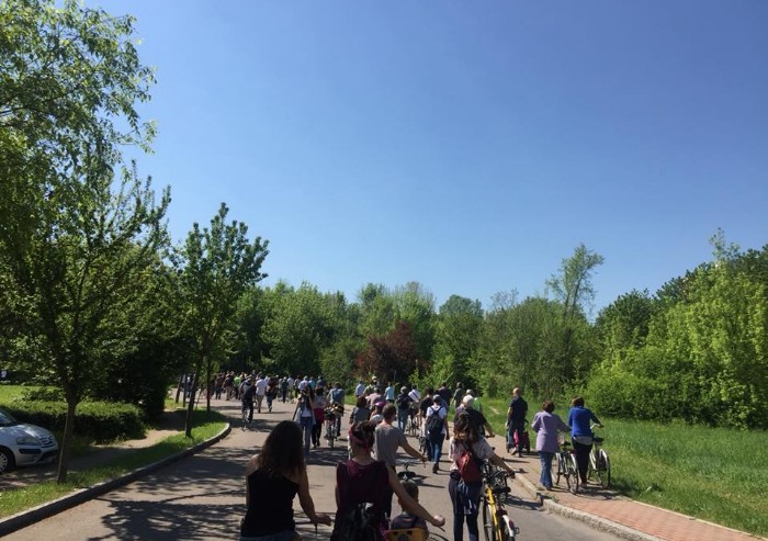 Mobastacemento, in centinaia alla passeggiata per 'liberare Vaciglio'