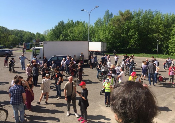 Mobastacemento, in centinaia alla passeggiata per 'liberare Vaciglio'