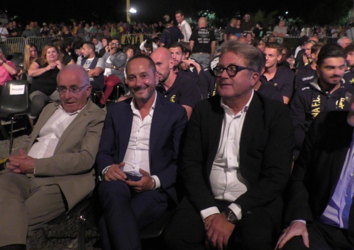 Brindisi al nuovo Modena, che pare già un po' vecchio