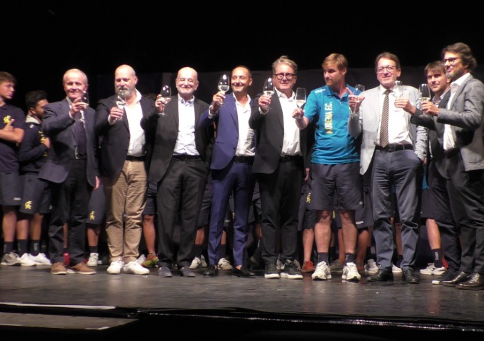 Brindisi al nuovo Modena, che pare già un po' vecchio