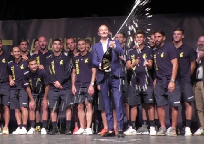 Brindisi al nuovo Modena, che pare già un po' vecchio