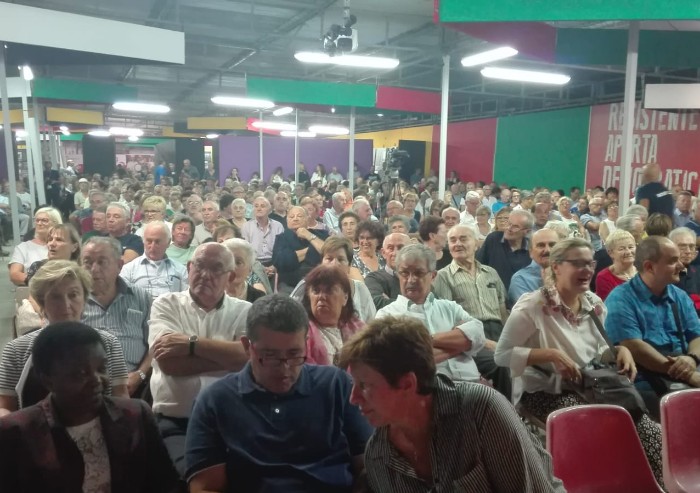 Festa dell'Unità: sala stracolma per Bonaccini e Gentiloni