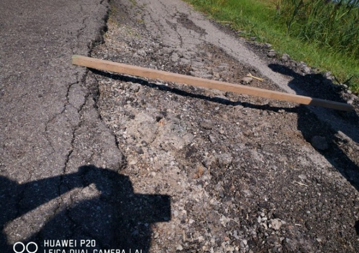 Strada comunale completamente devastata, polemica a San Prospero