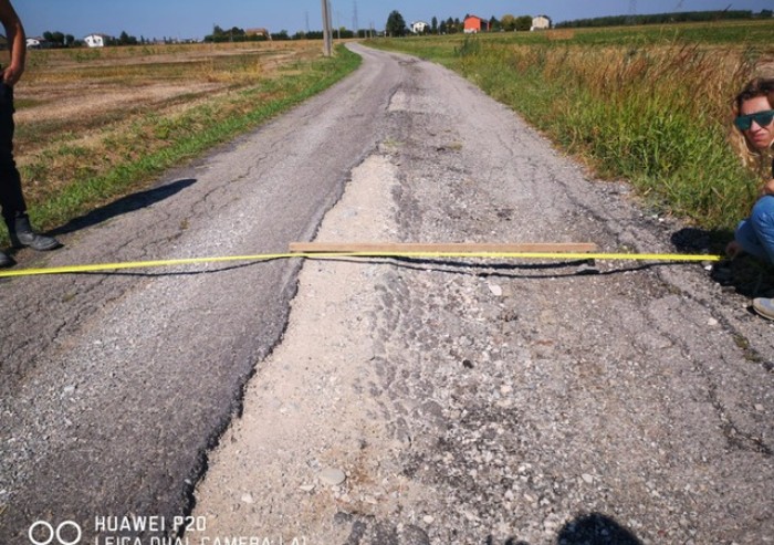 Strada comunale completamente devastata, polemica a San Prospero