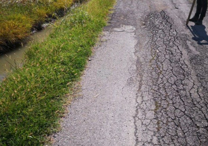 Strada comunale completamente devastata, polemica a San Prospero