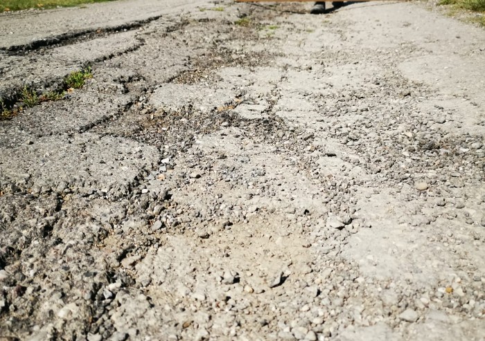 Strada comunale completamente devastata, polemica a San Prospero