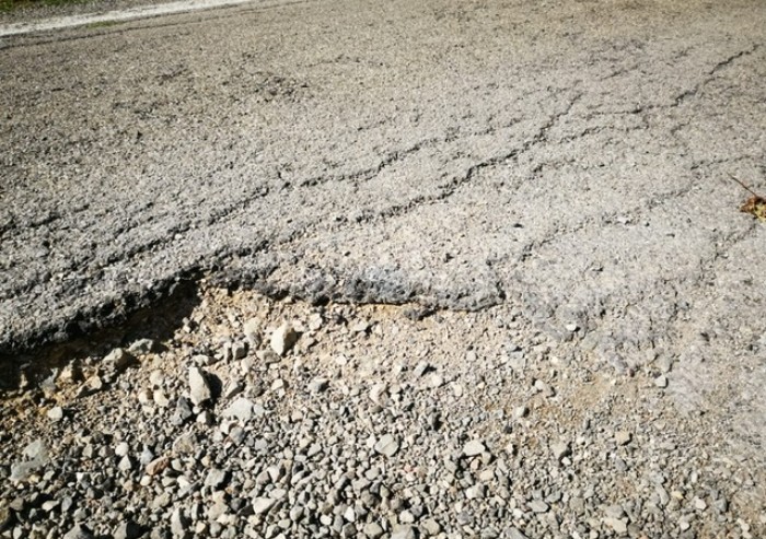 Strada comunale completamente devastata, polemica a San Prospero