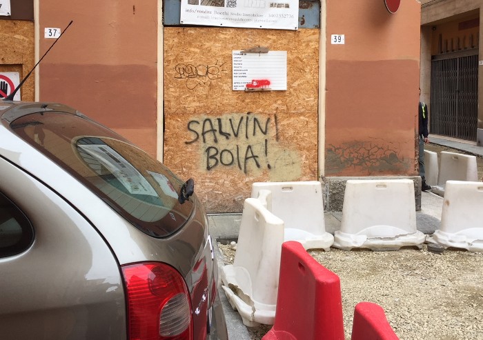 Modena, nuove scritte offensive contro Salvini
