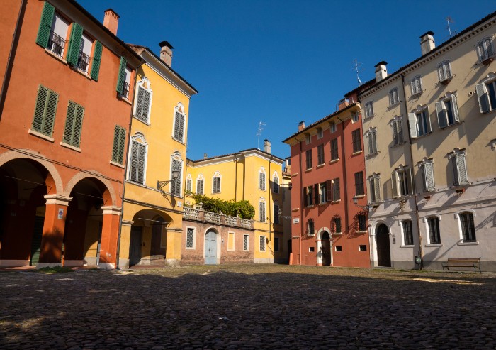 Piazza Pomposa e via Taglio: i dettagli d'incanto del cuore di Modena