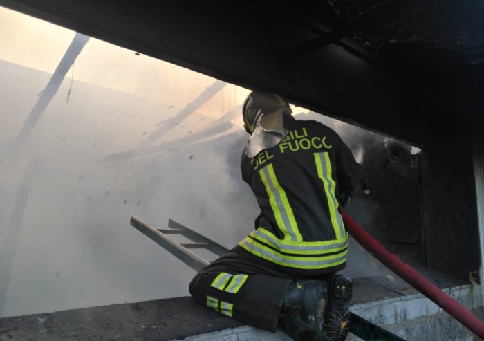 Carpi, rogo distrugge l'impianto di tiro a segno