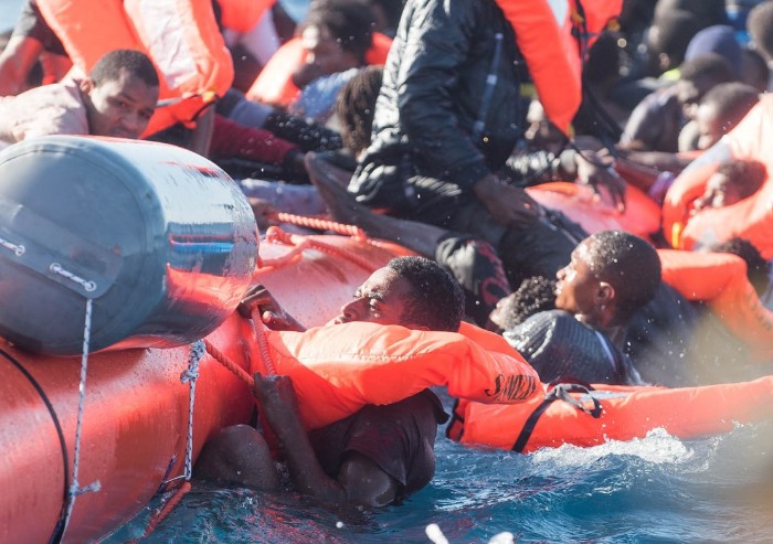 Oltre lo slogan dell'invasione: volti dei migranti. Incontro a Reggio