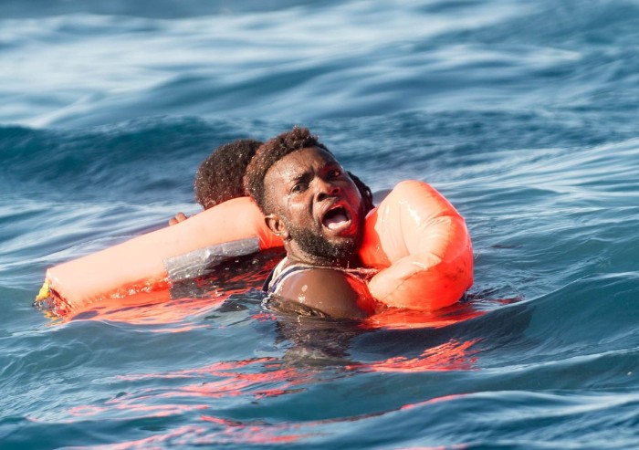 Oltre lo slogan dell'invasione: volti dei migranti. Incontro a Reggio