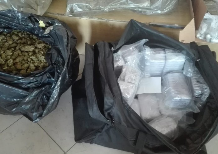 Polizia sequestra 60 chili di droga: arrestato insospettabile barbiere