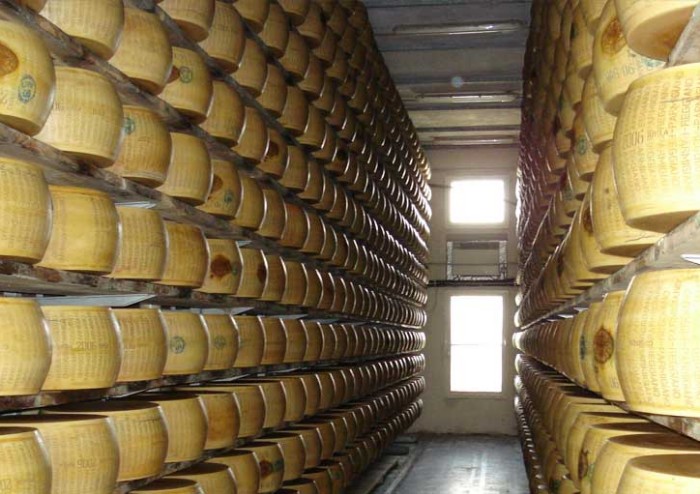 Polinago, 200 forme di Parmigiano rubate dal Caseificio Santa Maria