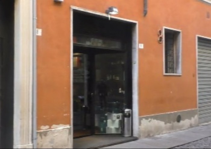 Furto con spaccata sventato in enoteca, sale la preoccupazione