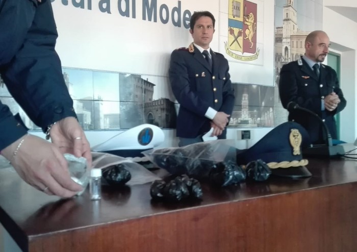 Centrale di spaccio in casa: arrestata coppia di nigeriani