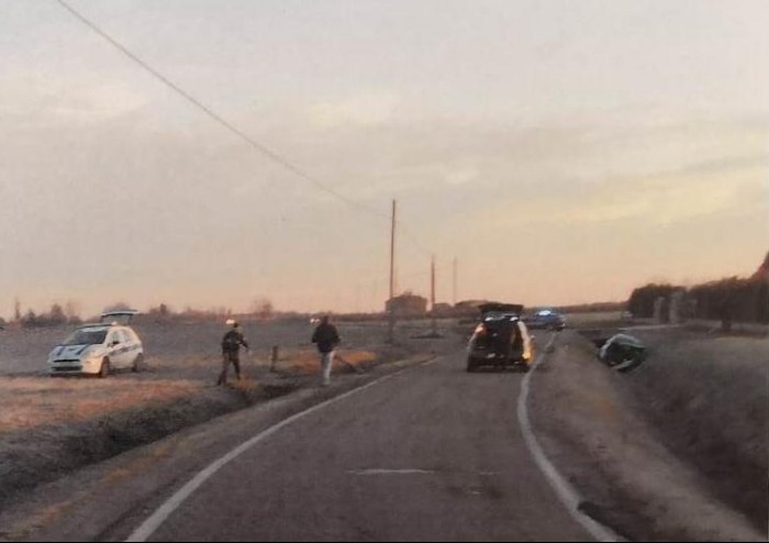 Esce di strada in auto, muore a 22 anni