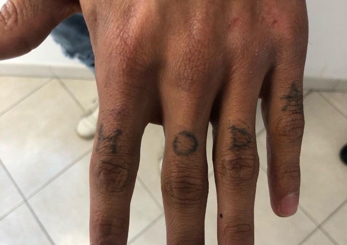 Carpi, in semilibertà aggredisce e rapina donna, che lo fa arrestare