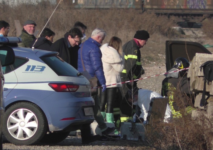 Donna bruciata in auto: la procura indaga per omicidio volontario