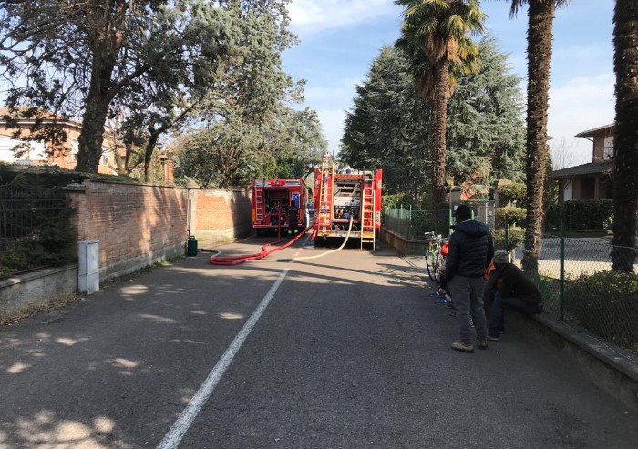 Incendio in abitazione a Castelnuovo, evacuato l'edificio