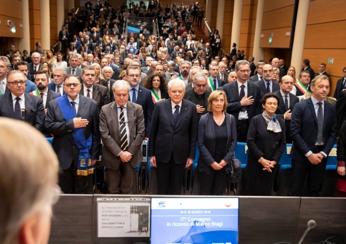 Mattarella a Modena: 'Biagi fu ucciso perché cuciva le ferite'