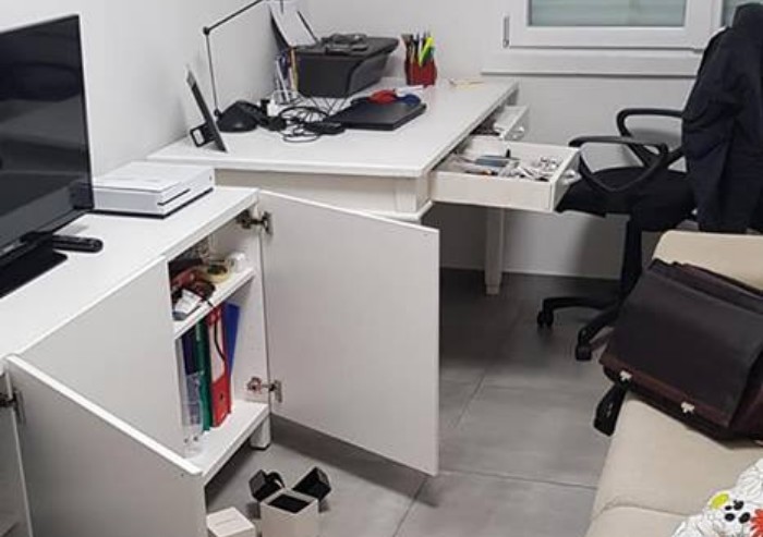 Ladri a casa del consigliere M5S Fantoni: abitazione soqquadro
