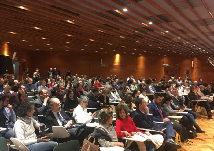 'Sì alle leggi per la famiglia, no alla legge su omotransnegatività'