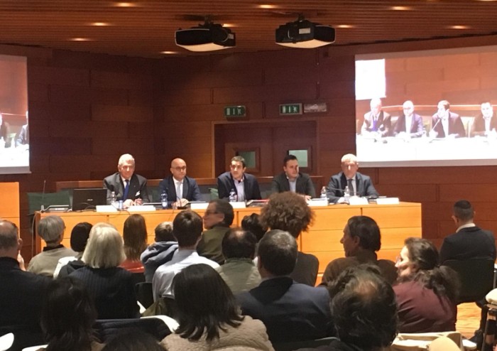 'Sì alle leggi per la famiglia, no alla legge su omotransnegatività'