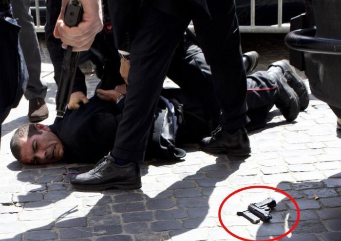 'Polizia e carabinieri, eroi o criminali?'