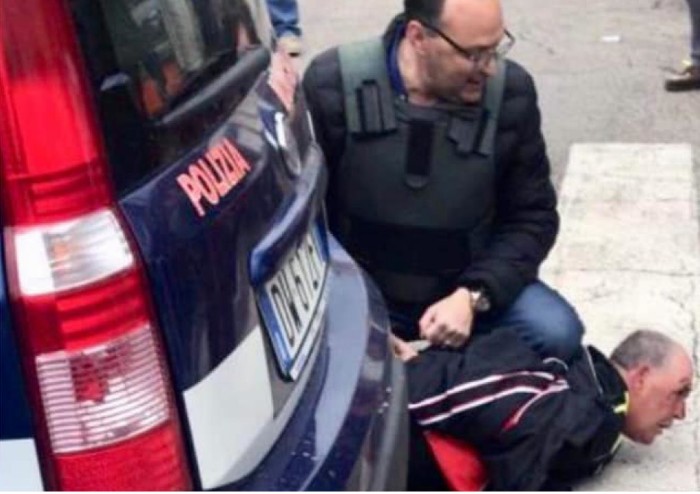 'Polizia e carabinieri, eroi o criminali?'