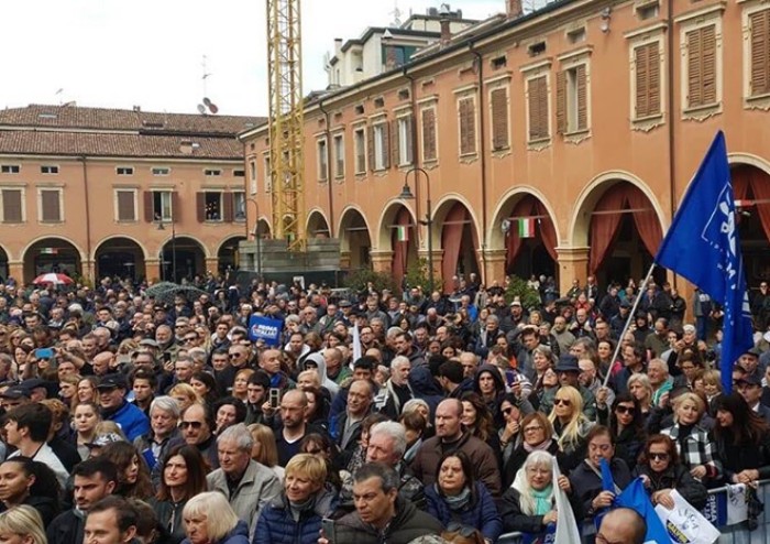 Salvini a Sassuolo: 'Porteremo le tasse al 15% per tutti'