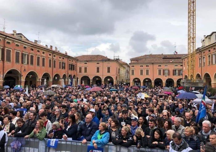 Salvini a Sassuolo: 'Porteremo le tasse al 15% per tutti'