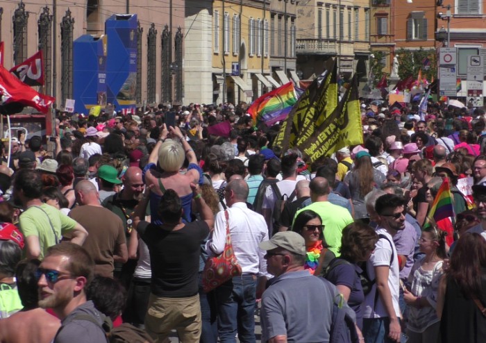In migliaia al Modena Pride