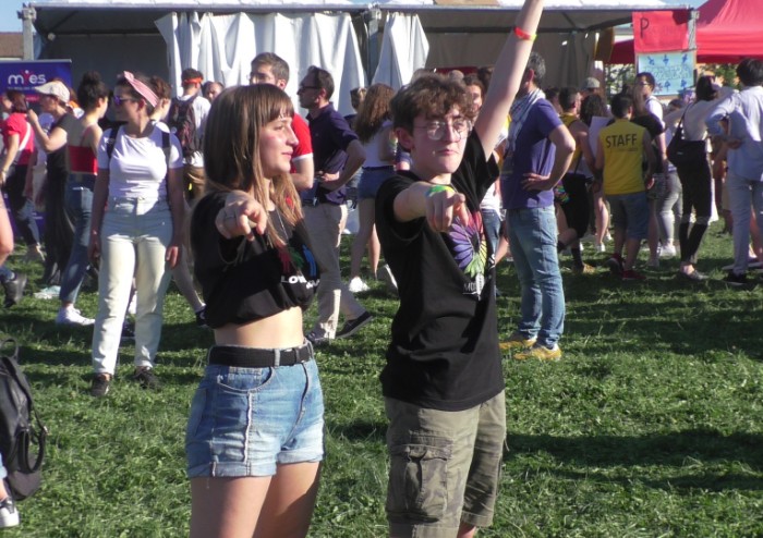 In 15.000 per Modena Pride, festa di colori e musica, ma il PD stona
