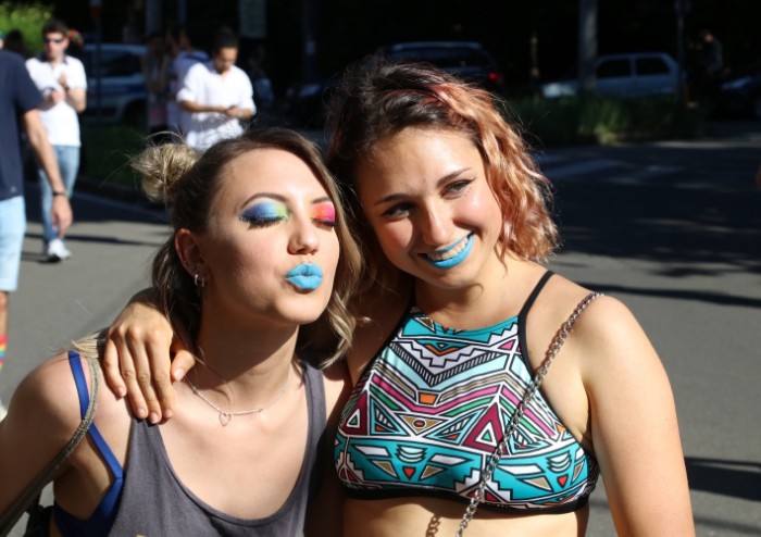 In 15.000 per Modena Pride, festa di colori e musica, ma il PD stona