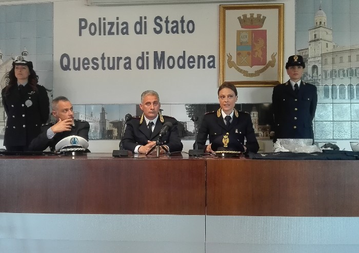 Padre e figlio spacciatori, con amici e rifugio all'R-Nord: sequestrati 4 kg di cocaina