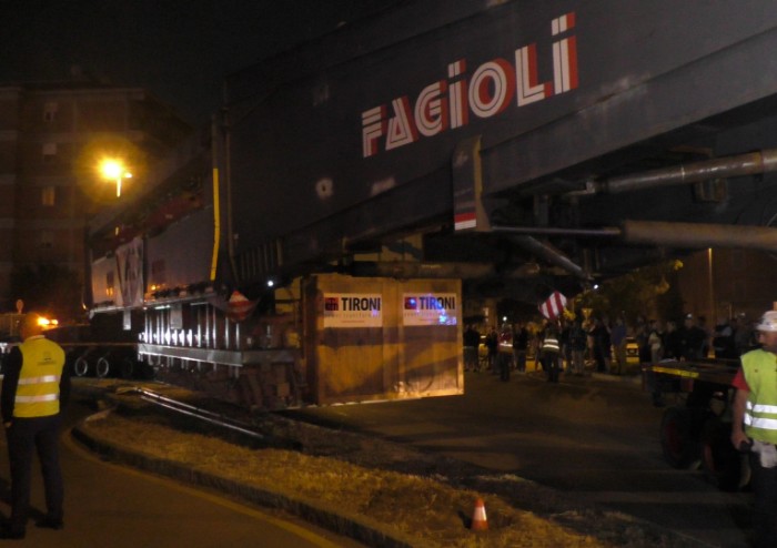 Il gigante è passato, sfida seguita per 4 ore da migliaia di modenesi
