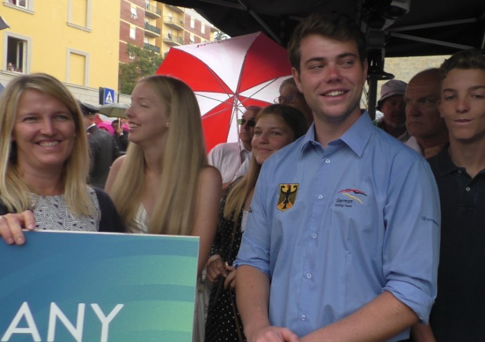 Acceso il tripode olimpico: il ministro Trenta inaugura i mondiali di volo a vela